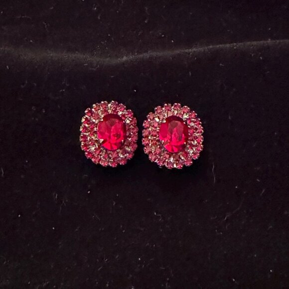 Vintage Red glass Ruby clip on earrings 5/8 inch wide prong set - Picture 8 of 10